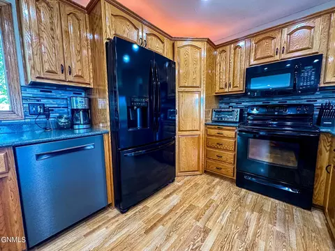 Kitchen - 5150 57th St SE, Bismarck, ND 58504 photo 4 of 4