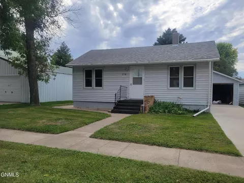 318 Center Ave N, Ashley, ND 58413