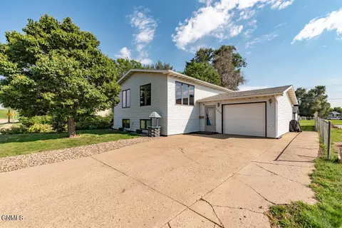 1205 1st St SW, Mandan, ND 58554