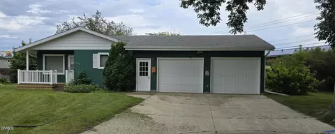 1029 5th Ave SW, Jamestown, ND 58401