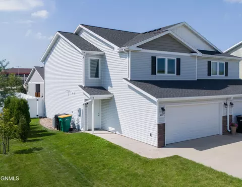 4122 Lorrain Pl, Bismarck, ND 58503