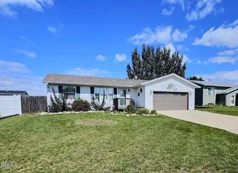 136 Allen Dr, Lincoln, ND 58504