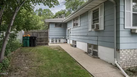 704 N 18th St, Bismarck, ND 58501 photo 2
