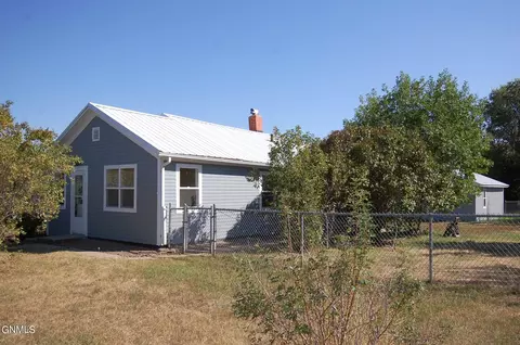 408 2nd St W, Fairview, MT 59221