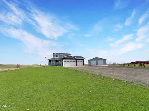 3005 Buckskin Dr NE, Minot, ND 58703