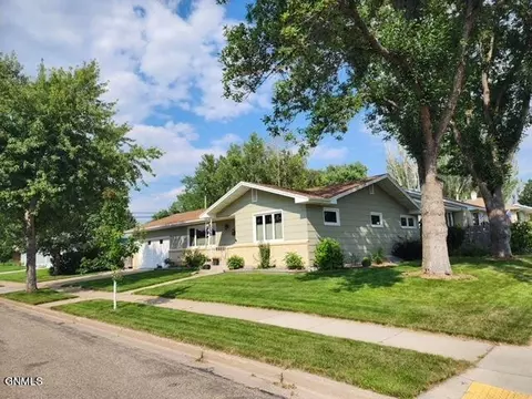 1729 Catherine Dr, Bismarck, ND 58501