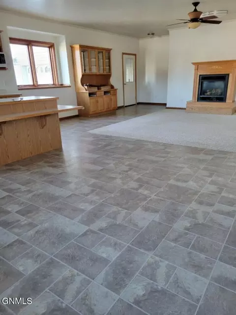 Living - 4965 140th Ave NW, Williston, ND 58801 photo 12 of 13
