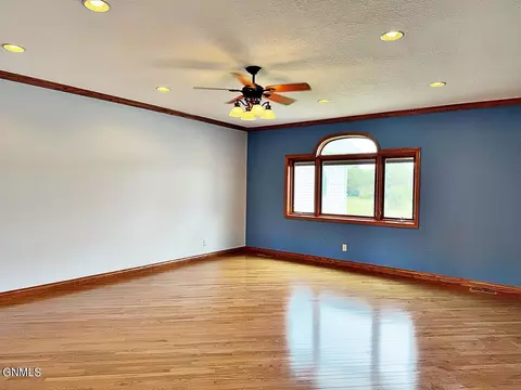 Living - 4965 140th Ave NW, Williston, ND 58801 photo 8 of 13