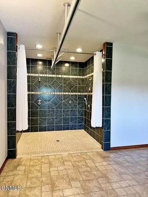 Bath - 4965 140th Ave NW, Williston, ND 58801 photo 9 of 17