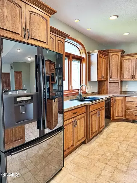 Kitchen - 4965 140th Ave NW, Williston, ND 58801 photo 9 of 14
