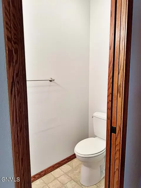Bath - 4965 140th Ave NW, Williston, ND 58801 photo 11 of 17