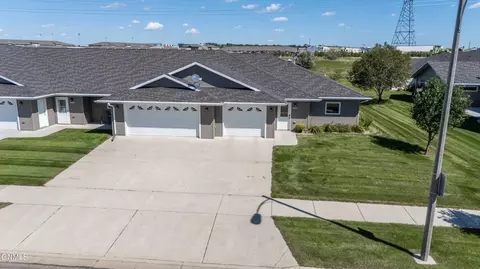 3407 Nebraska Dr, Bismarck, ND 58503