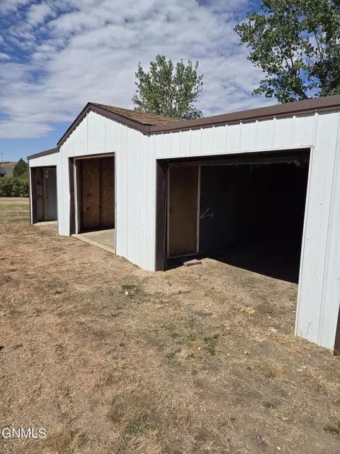 124 Prairie View Dr, Watford City, ND 58854