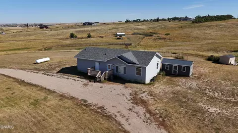 5350 Muddy Valley Dr, Williston, ND 58801