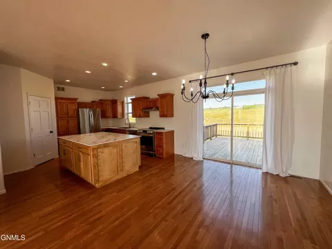 5350 Muddy Valley Dr, Williston, ND 58801 photo 8