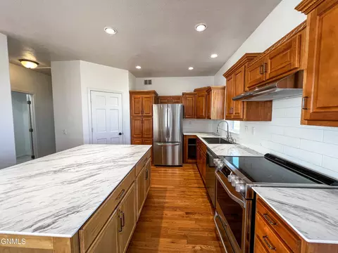 5350 Muddy Valley Dr, Williston, ND 58801 photo 14