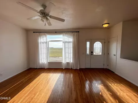 5350 Muddy Valley Dr, Williston, ND 58801 photo 18