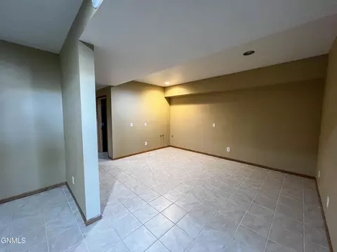 5350 Muddy Valley Dr, Williston, ND 58801 photo 33
