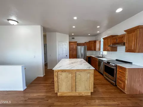 5350 Muddy Valley Dr, Williston, ND 58801 photo 11