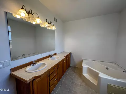 5350 Muddy Valley Dr, Williston, ND 58801 photo 25