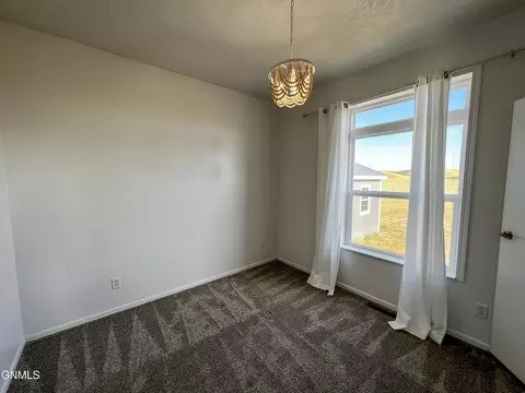 5350 Muddy Valley Dr, Williston, ND 58801 photo 32
