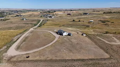5350 Muddy Valley Dr, Williston, ND 58801 photo 4