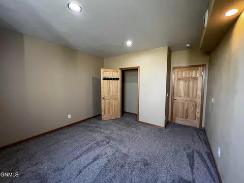 5350 Muddy Valley Dr, Williston, ND 58801 photo 39