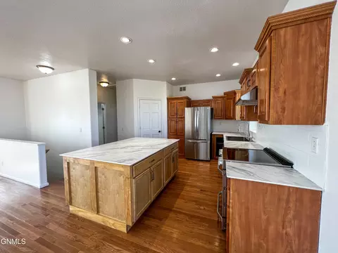 5350 Muddy Valley Dr, Williston, ND 58801 photo 12