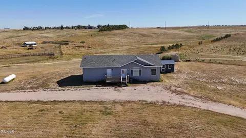 5350 Muddy Valley Dr, Williston, ND 58801 photo 2