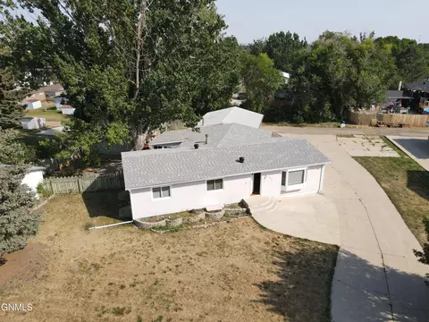 1912 Sioux St W, Williston, ND 58801 photo 5