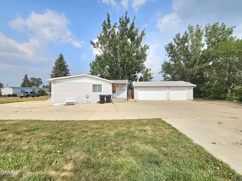 1912 Sioux St W, Williston, ND 58801 photo 6