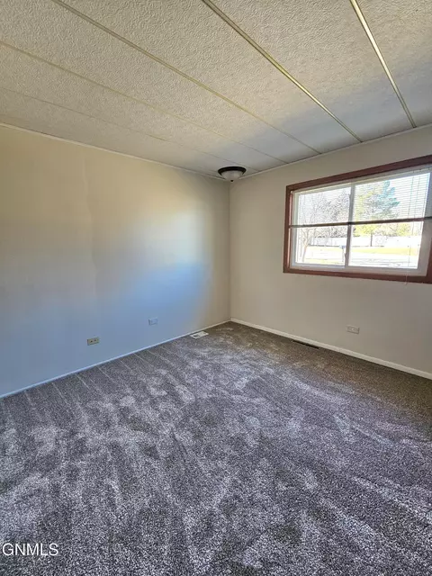 1912 Sioux St W, Williston, ND 58801 photo 13