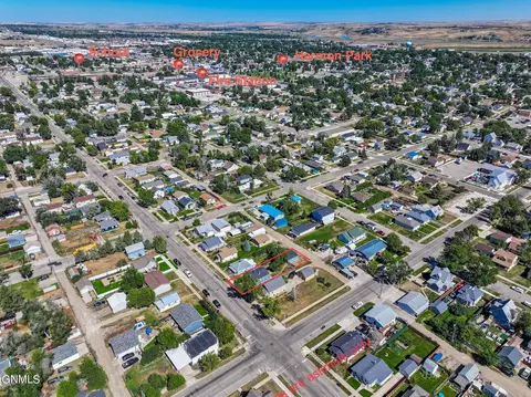 608 6th Ave W, Williston, ND 58801 photo 2