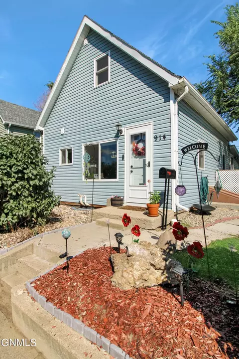 914 Broadway W, Williston, ND 58801