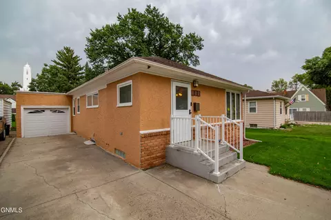 515 Anderson St, Bismarck, ND 58501
