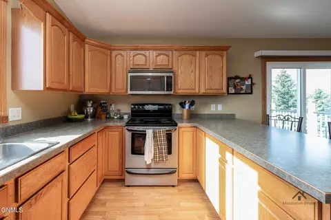 7516 Beacon Loop, Bismarck, ND 58501 photo 13