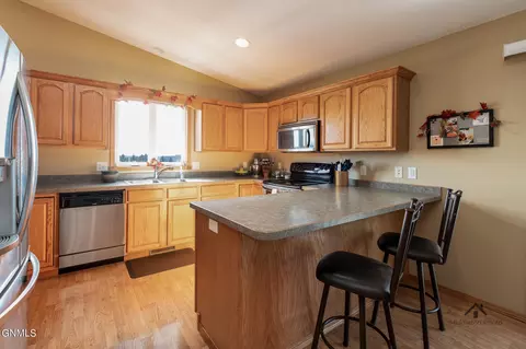 7516 Beacon Loop, Bismarck, ND 58501 photo 11