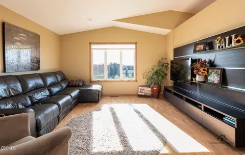 7516 Beacon Loop, Bismarck, ND 58501 photo 10