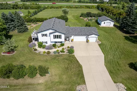7516 Beacon Loop, Bismarck, ND 58501 photo 32