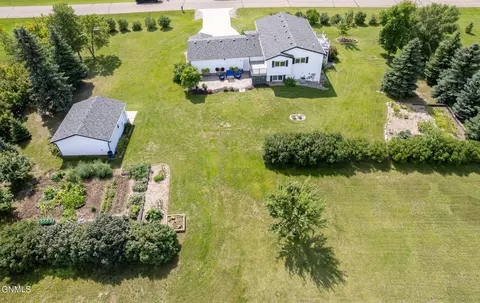 7516 Beacon Loop, Bismarck, ND 58501 photo 3
