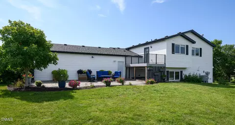 7516 Beacon Loop, Bismarck, ND 58501 photo 5