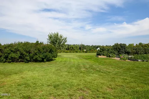 7516 Beacon Loop, Bismarck, ND 58501 photo 8