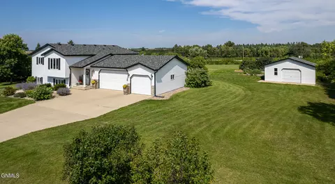 7516 Beacon Loop, Bismarck, ND 58501 photo 29