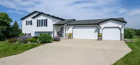 7516 Beacon Loop, Bismarck, ND 58501 photo 33