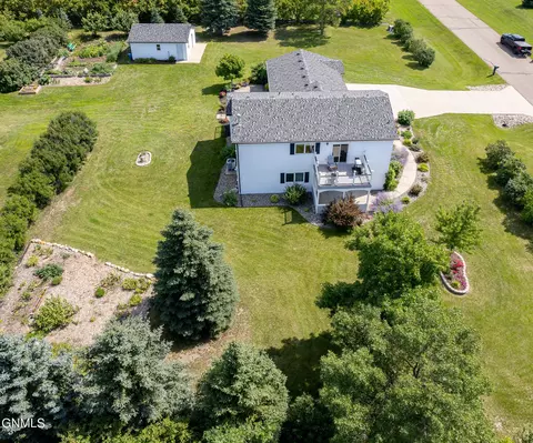 7516 Beacon Loop, Bismarck, ND 58501 photo 6