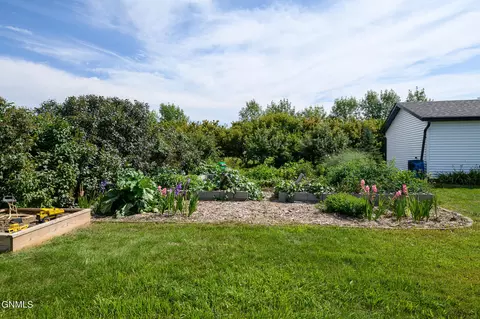 7516 Beacon Loop, Bismarck, ND 58501 photo 7