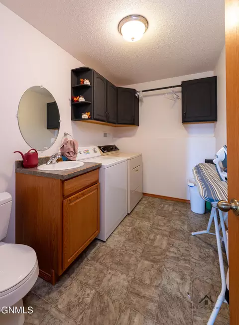 7516 Beacon Loop, Bismarck, ND 58501 photo 24
