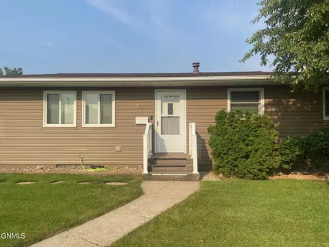 1217 8th Ave W, Williston, ND 58801 photo 9