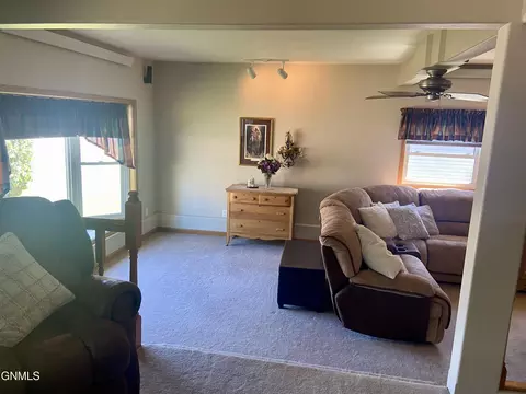 1217 8th Ave W, Williston, ND 58801 photo 13