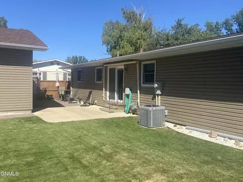 1217 8th Ave W, Williston, ND 58801 photo 8